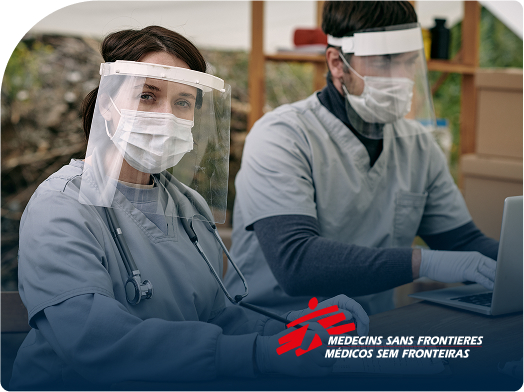 Profissional Médico sem fronteiras trabalhando